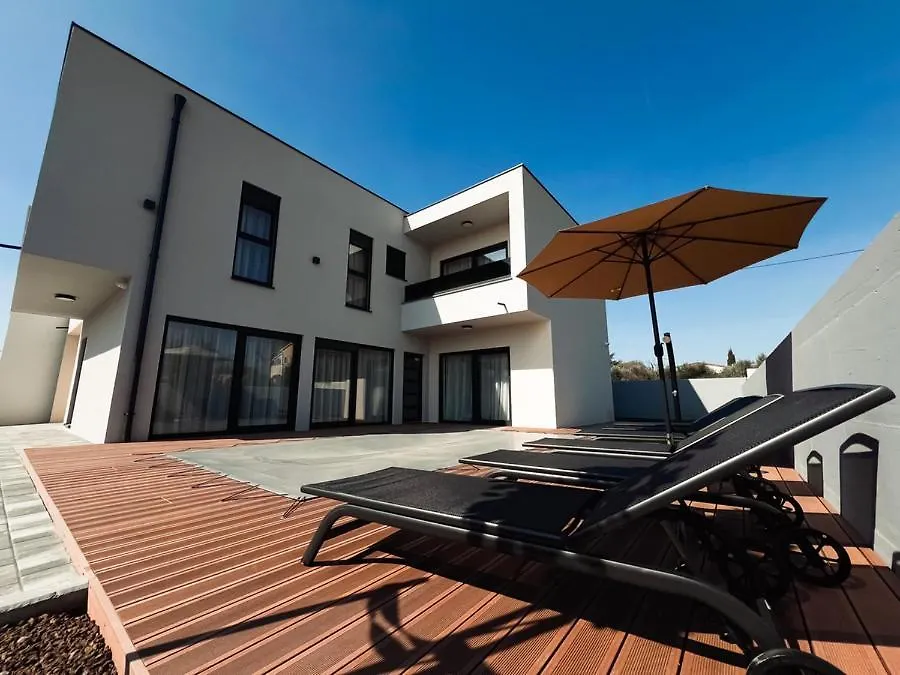 Vila More S Privatnim Bazenom location
